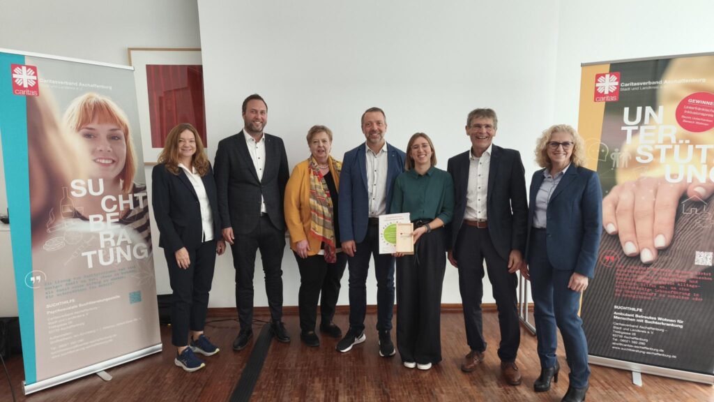 Preisträger und Gratulanten auf einem Gruppenbild